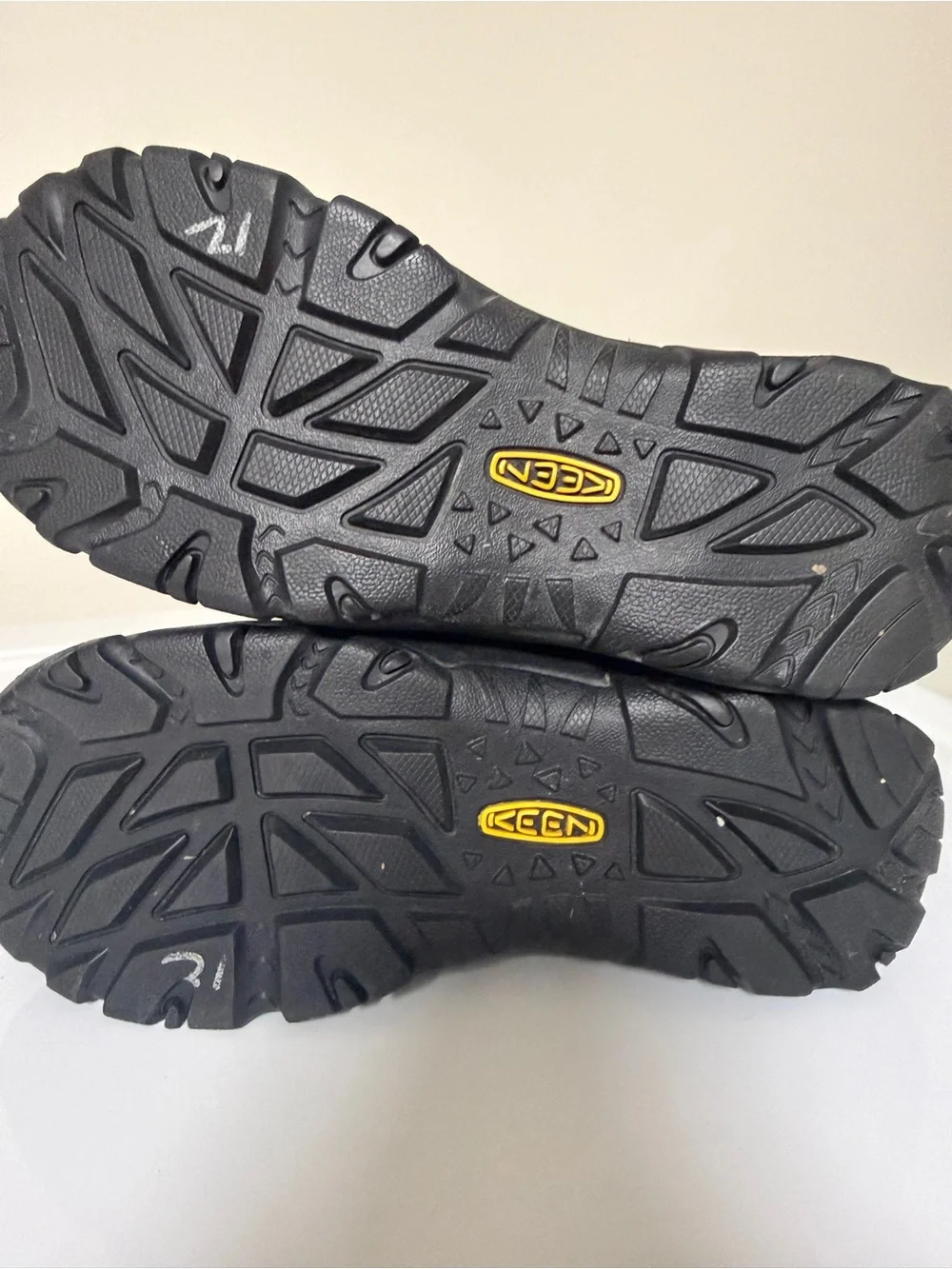 Keen Silverton black high boots. Keen dry and Keen warm.